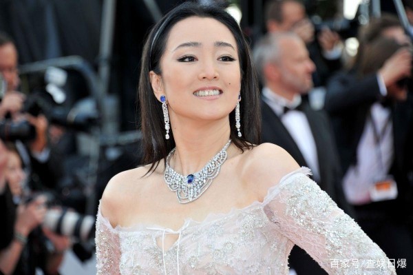 加入外国国籍的明星艺人如何长期在国内生活和工作?