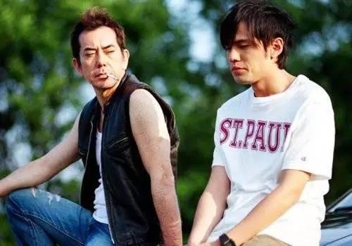 他是周杰伦的干爹,比谢贤还风流,结婚3天就分居,老婆的心好宽