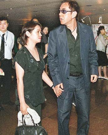 他是周杰伦的干爹,比谢贤还风流,结婚3天就分居,老婆的心好宽