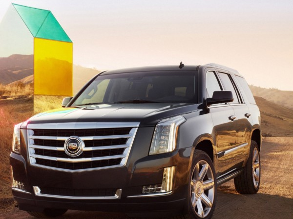 黄秋生的忘年交,因穿着太露被周立波轰下台,出行座驾很低调!