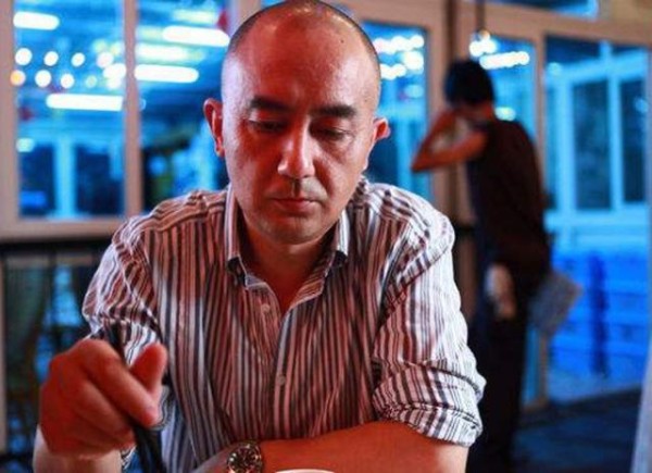 姚橹黄秋生很像对比图片 两人到底是什么关系遭到深扒 第2张