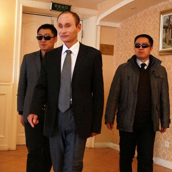 48岁单身汉撞脸普京走红,商演五千一场,俄罗斯女富豪跨洋示爱