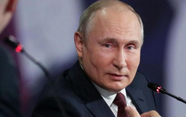 当着全球记者的面,普京特地给中方荣耀:下一个,有请中国媒体