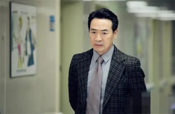 65岁寇振海隐藏12年的妻子,小其21岁不算,没想到也是娱乐圈熟人