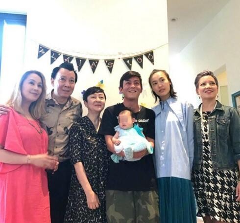 全家福遭疯传女儿被曝光 陈老师最讨厌照片外泄了!