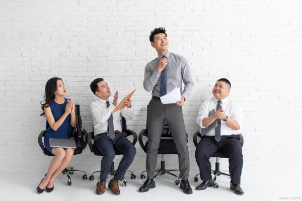 职场中,如何与领导相处,学会这4招,少走几年弯路