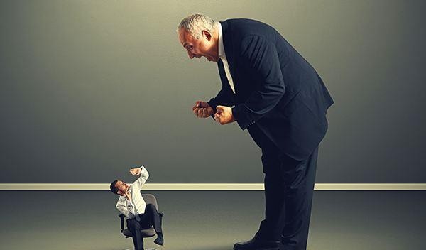 职场:与领导关系不好,要不要辞职?资深HR一语道破关键点