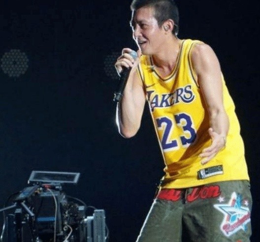 陈冠希怒怼粉丝,提起余文乐就生气,撇清和杨千嬅的好友关系!