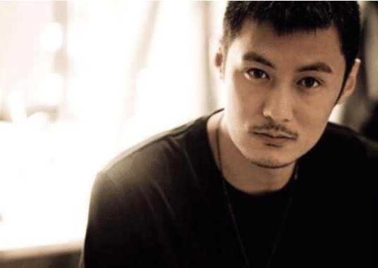 陈冠希怒怼粉丝,提起余文乐就生气,撇清和杨千嬅的好友关系!