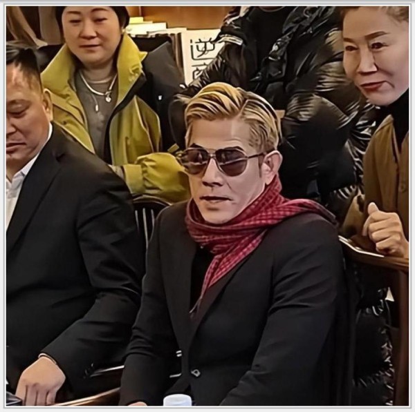 从网红到天王太太,方媛做对了什么?郭富城三胎后首晒全家福引泪目