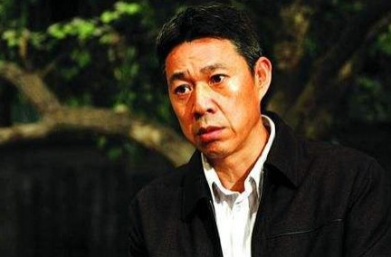 他是张丰毅儿子,因长相总不出名,婚礼现场父亲都不到场