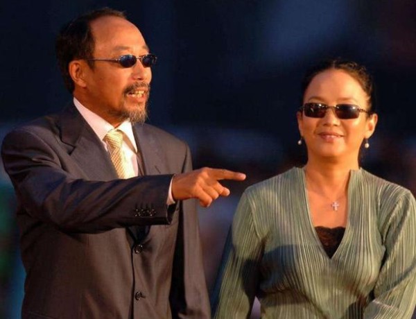 他是张丰毅儿子,因长相总不出名,婚礼现场父亲都不到场