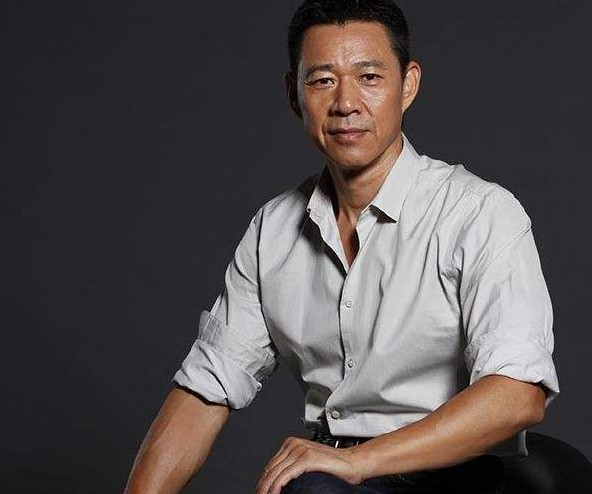 他是张丰毅儿子,因长相总不出名,婚礼现场父亲都不到场