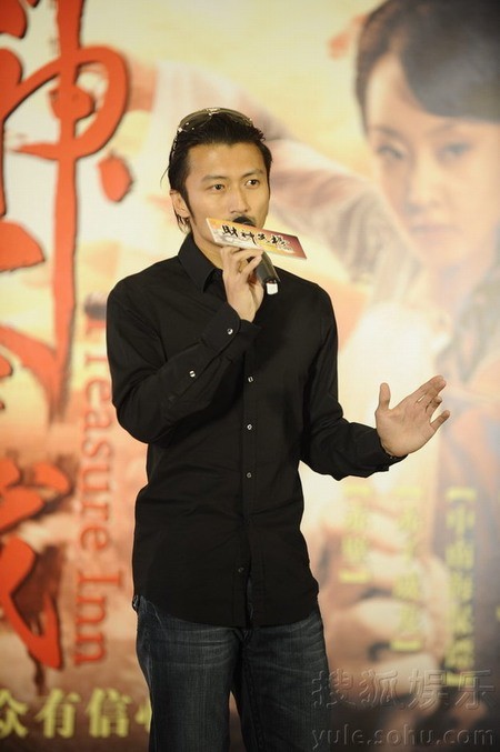 谢霆锋含泪谈婚变 短信联络爱恨交缠