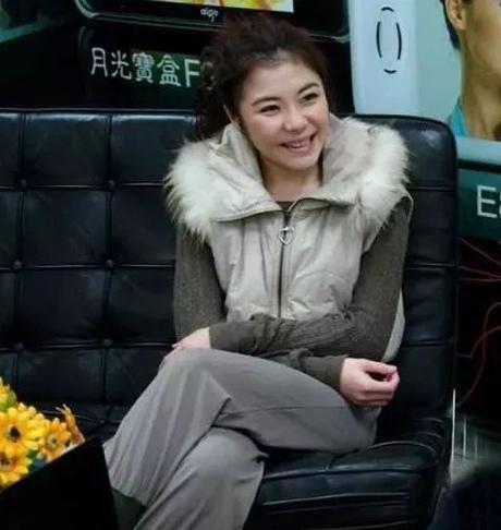 谢霆锋初恋女友曝光,网友:同样是姐弟恋,但看着和王菲差好多啊