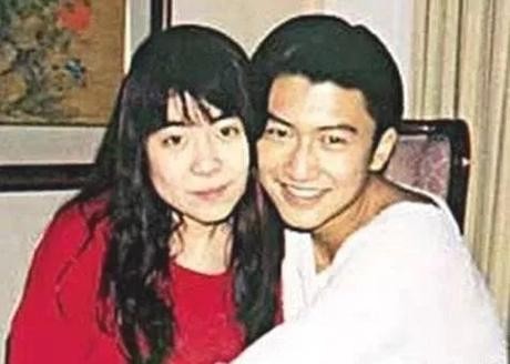 谢霆锋初恋女友曝光,网友:同样是姐弟恋,但看着和王菲差好多啊