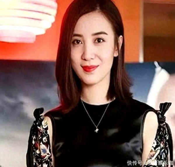 宋佳结婚两年才曝光,导演老公年纪轻成谜,倒垃圾照片露馅