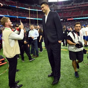 姚明在美国有多受欢迎?高晓松感慨至极:歌星影星都比不了