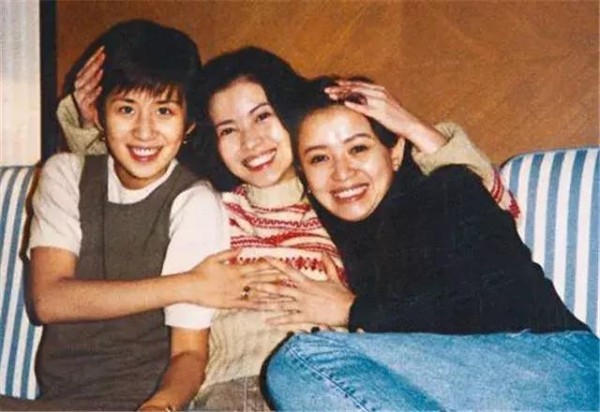 患难见真情!蓝洁瑛训练班的几位同学,曾华倩和她关系最铁