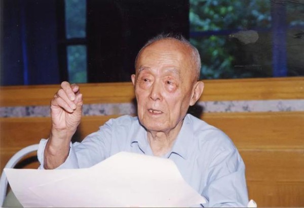 退休老人:亲戚朋友交往时,不管关系多好,也别随意收这3种礼