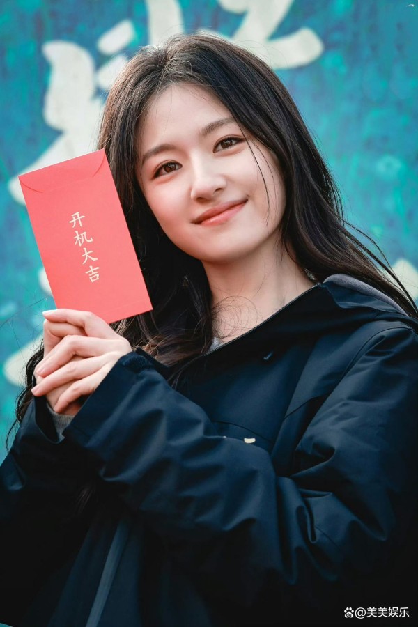 李兰迪:首位95后亦舒剧女主,演绎现代女性独特魅力与风采