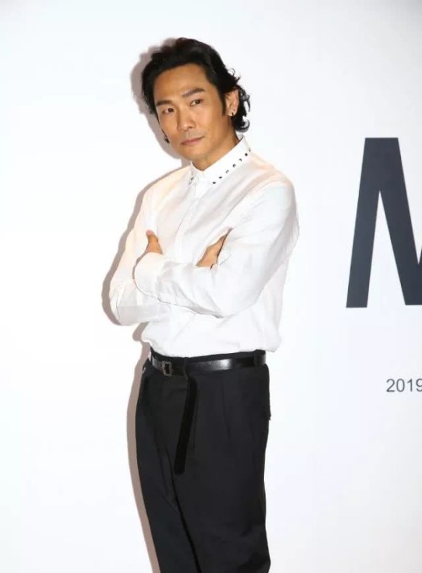 杜德伟人脉广!首次举办时装展,陈小春梁家辉曾志伟到场力挺