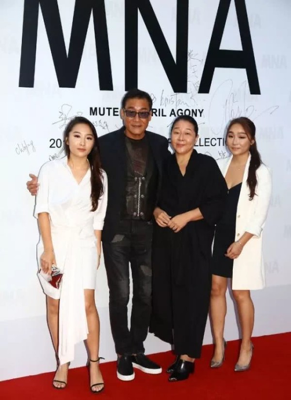 杜德伟人脉广!首次举办时装展,陈小春梁家辉曾志伟到场力挺