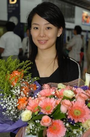 潘晓婷赴港受追捧香港媒体盛赞九球天后人比花娇