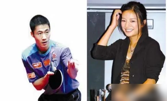 知识星球:国乒老将们确实有过几段与明星的恋爱史,但结局各不相同。孔令辉和马苏11年长跑无果,张继科和景甜的热度也就维持了一年多。倒是王励勤当年被家里拦着没娶赵薇,转头娶了圈外姑娘,现在家庭事业双丰收,日子过得挺滋润。
最近国乒队内倒是成了几对实在的。程靖淇和谈初心直接穿情侣装官宣,周雨带头在评论区撒花;于子洋跟大4岁的张蔷谈得低调,退役后开球馆过小日子;周启豪和陈幸同被拍到在迪士尼低头说悄悄话,...