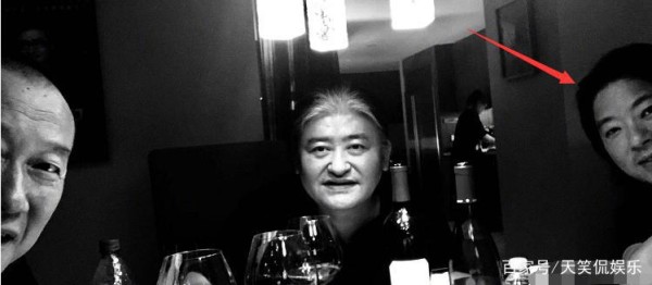 高晓松刘欢谭盾小聚,音乐界的三座高山,“矮大紧”露半头显心机