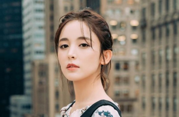 年代文,她在重男轻女年代,却被全家人宠成小公主,军哥哥也护着