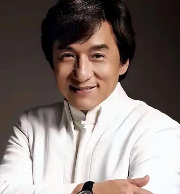 洪金宝与成龙:戏班岁月与影坛传奇的深厚情谊