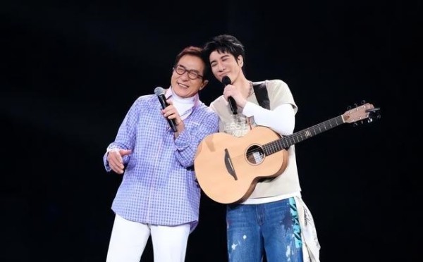 世纪之吻再上演:成龙王力宏的十五年情谊密码