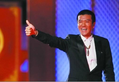 明星被说丑他们都这样回应,黄渤靠自黑化解尴尬