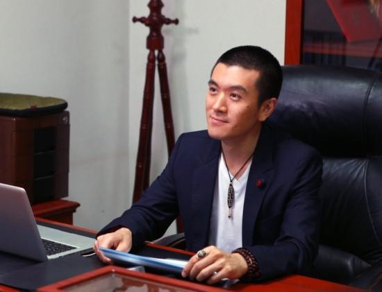 明星被说丑他们都这样回应,黄渤靠自黑化解尴尬