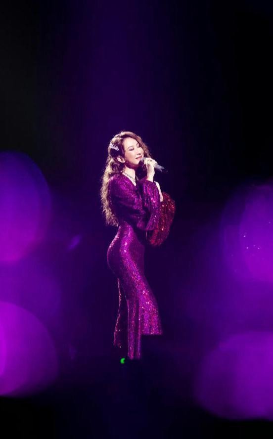 杨澜王宝强李宇春等多位明星悼念李玟:你是那样闪闪发光