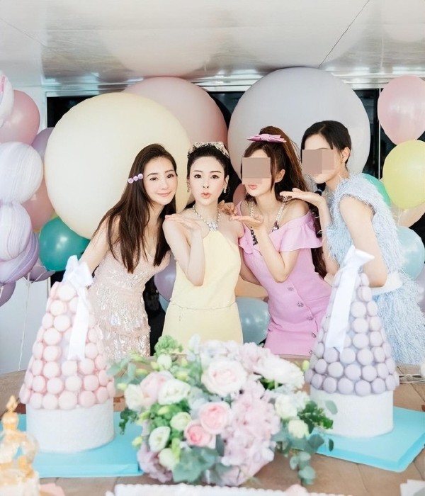 郭富城和老婆方媛终于悼念蔡天凤了,蔡天凤的公公婆婆也首次发声