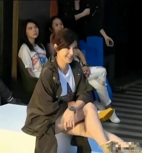 54岁的玉女歌手苏慧伦确实显年龄,娱乐圈真正的冻龄女神!