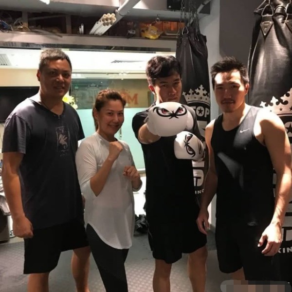 刘恺威未替杨幂“诈捐门”发声,还与朋友玩的超开心