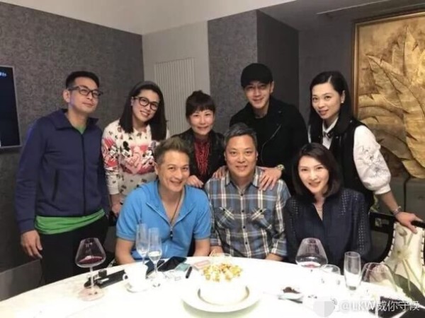 刘恺威未替杨幂“诈捐门”发声,还与朋友玩的超开心