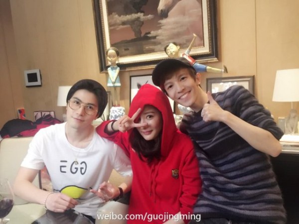 刘恺威未替杨幂“诈捐门”发声,还与朋友玩的超开心