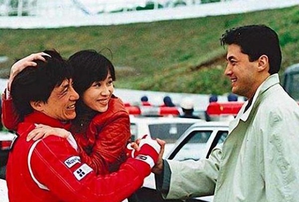 出道与吕颂贤合作，没有被成龙捧红，嫁同龄富豪老公，今过成这样