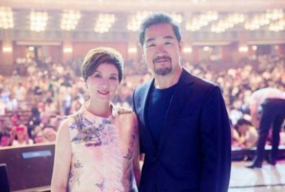 收养孩子的明星,只有她最悲剧,养女却嫁给了自己的丈夫