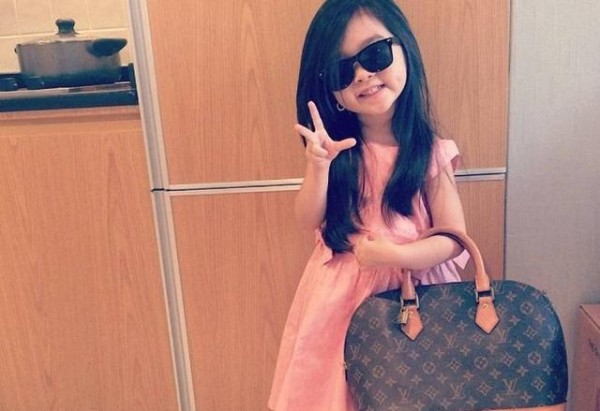 因“太漂亮”5岁进豪门,被迪拜富豪收养,如今现状让人不敢想