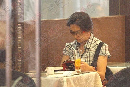 江珊高曙光分手亦是朋友 三口北京重聚爱女曝光