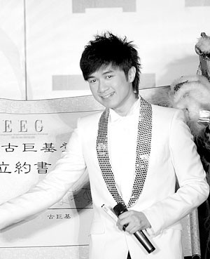 古巨基转投英皇 “转会”与郑中基无关