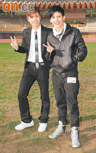 向来交情深厚的张敬轩(左)与关智斌,最近被发现秘密在香港西贡同居。设计图片