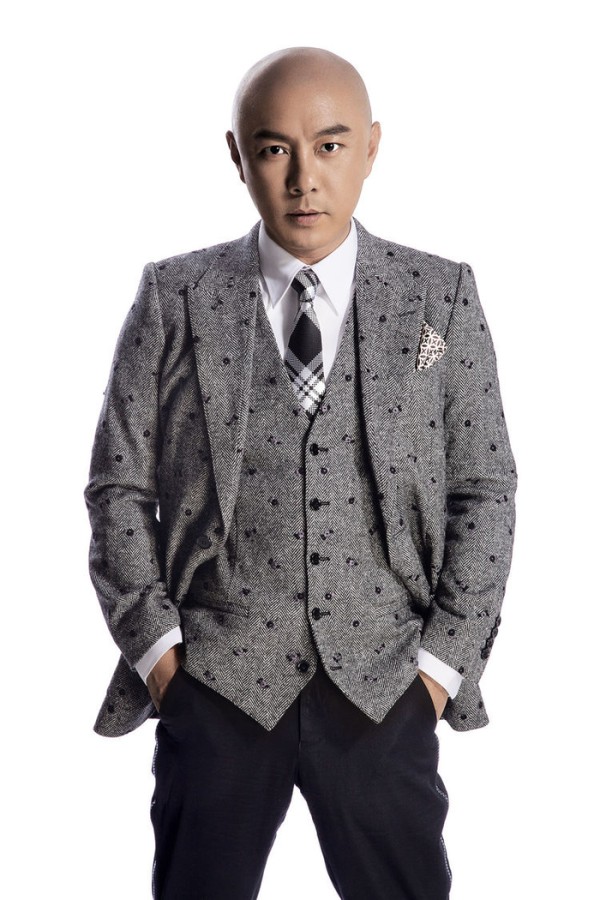 他是香港电视剧一哥,被谢霆锋连累遭封杀,如今转内地发展