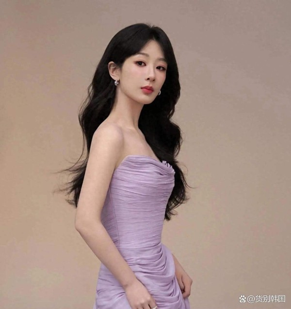 杨紫紫色裙大片惊艳亮相,解锁奇瑞年轻新格调,代言成就双赢经典