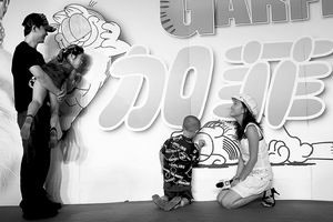 “加菲猫”遭围堵明星受冷落加菲说中文更动听